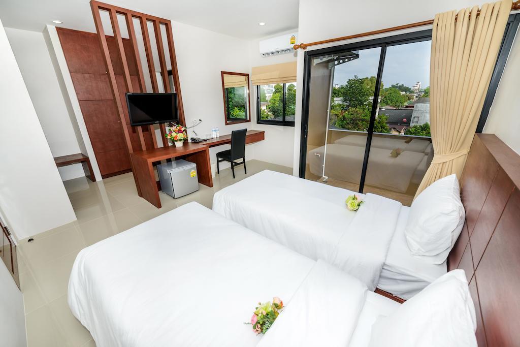The Topaz Residence Phuket Town Room photo
